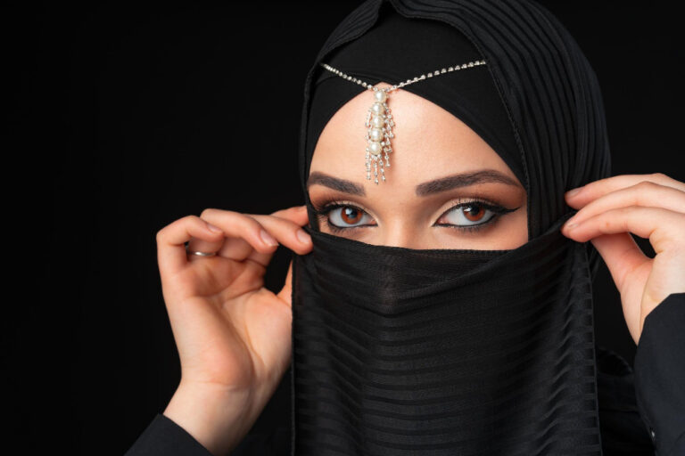 Moroccan Kohl: Ancient Eye Makeup Tradition